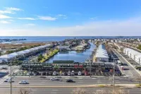 Lovely ocean Front One Bedroom Condo with Outdoor Pool Hotels in 