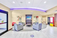 Cozy Apartment w Pool and Hot Tub - Near Disney Hotels in Orange County