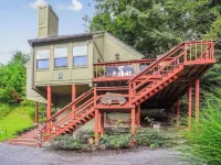 The Bear Lair-Cozy Retreat-Close to 2 Ski Resorts-Central Heating and AC 塔克縣住宿飯店