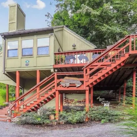 The Bear Lair-Cozy Retreat-Close to 2 Ski Resorts-Central Heating and AC Отели в г. Такер