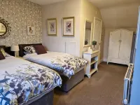 Warwick Lodge