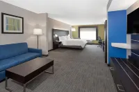 Holiday Inn Express & Suites Culpeper Hotels in East Fairfax