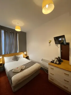 Alumhurst Hotel