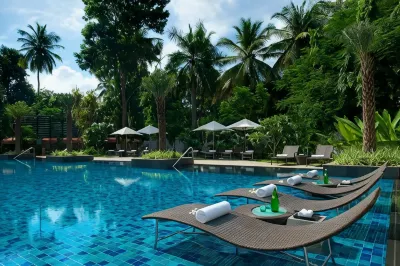 Taj Coromandel Hotels near Ponnusamy Hotel Restaurant