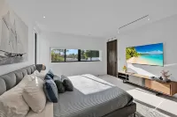 9BR Opulent Villa Emerald Hotels in North Miami Beach