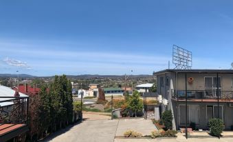Crest Motor Inn