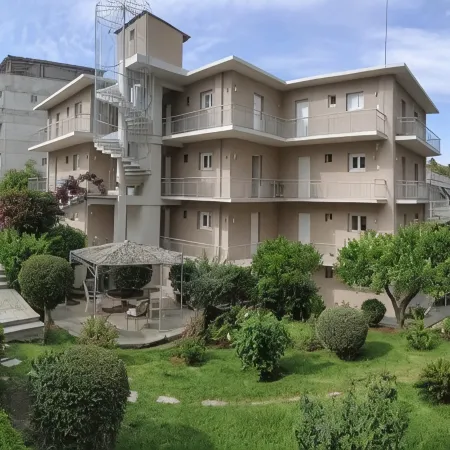 Lilly Apartments Отели рядом с достопримечательностью «Пляж Астир»