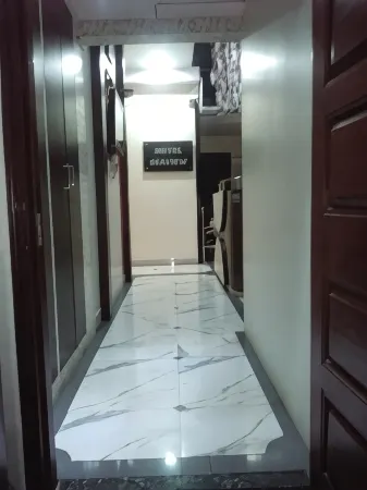 Hotel Sea View - Near Taj Hotel Отели рядом с достопримечательностью «Гейтуэй Оф Индия Мамбай»