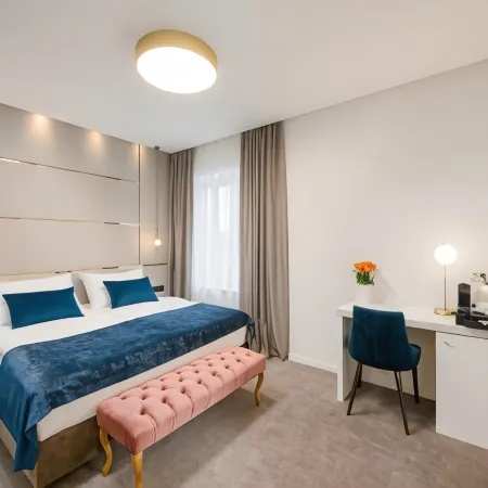Flos Luxury Rooms
