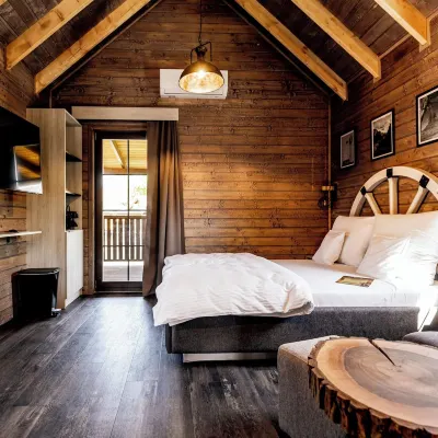 Western Camp Resort Hotels near Pole namiotowe Energylandia