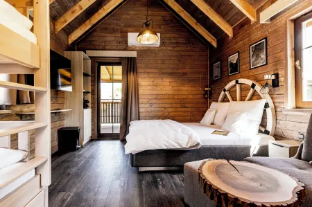 Western Camp Resort Отели в г. Затор