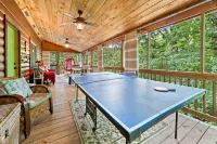 Charming Cabin with Hot Tub and Mountain Views - Delightful Retreat