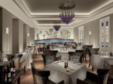 โรงแรมรอยัล ซาวอยและสปา โรงแรมในโลซาน