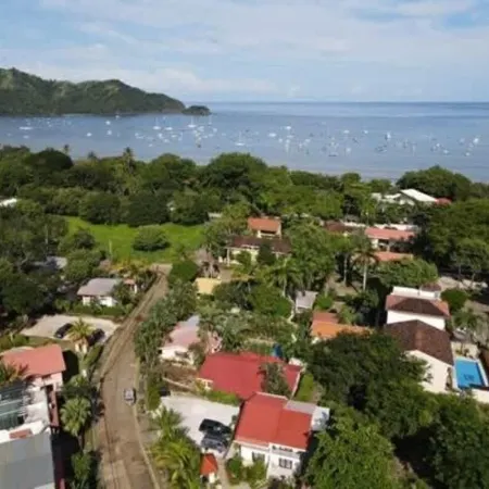 2-Bd Unit with Pool, 2 Blocks from Beach