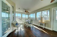 Sunshine Stay! 3bed/2bath home with POOL & GAME ROOM! Sleeps 10