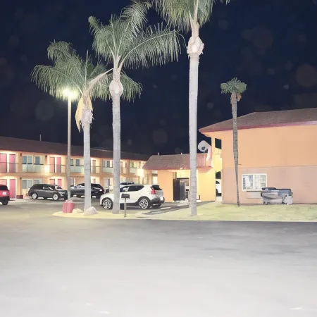 Super 8 by Wyndham Visalia