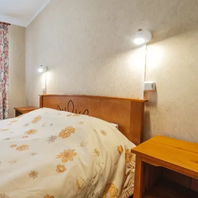 Bird Park Hotels near Yuzhny Borovninskiy Lighthouse