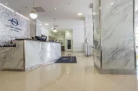 Bright/Stylish 2 BR Condo Stunning View Of Ocean