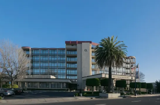 Oakland Airport Executive Hotel Hotels near Oakland Zoo