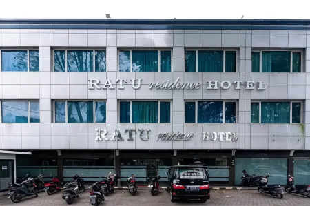 RedDoorz Premium at Hotel Ratu Residence Отели в г. Talang Bakung