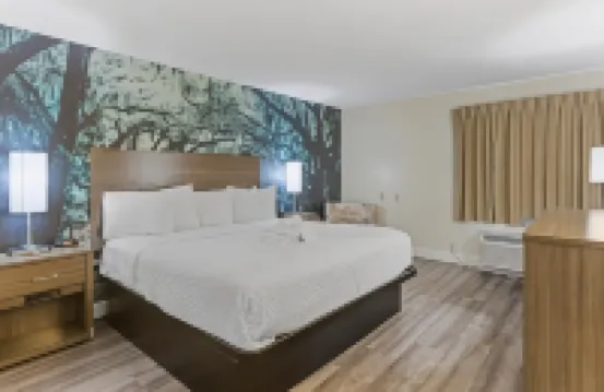 Clarion Pointe Savannah Gateway I-95