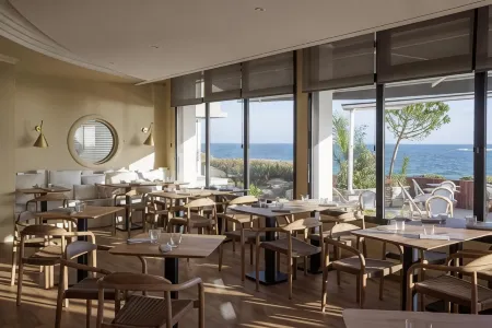 Logis Hôtel & Restaurant les Mouettes - Larmor Plage, Proche de Lorient