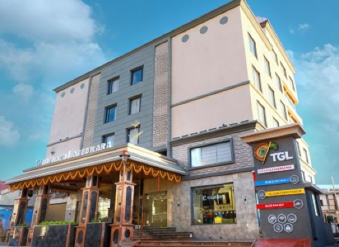 Hotel the Grand Ladhukara