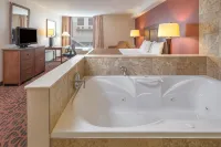 Ramada by Wyndham Niagara Falls/Fallsview - Hot Tub