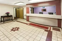 Super 8 by Wyndham Heath/Newark فنادق في Newark