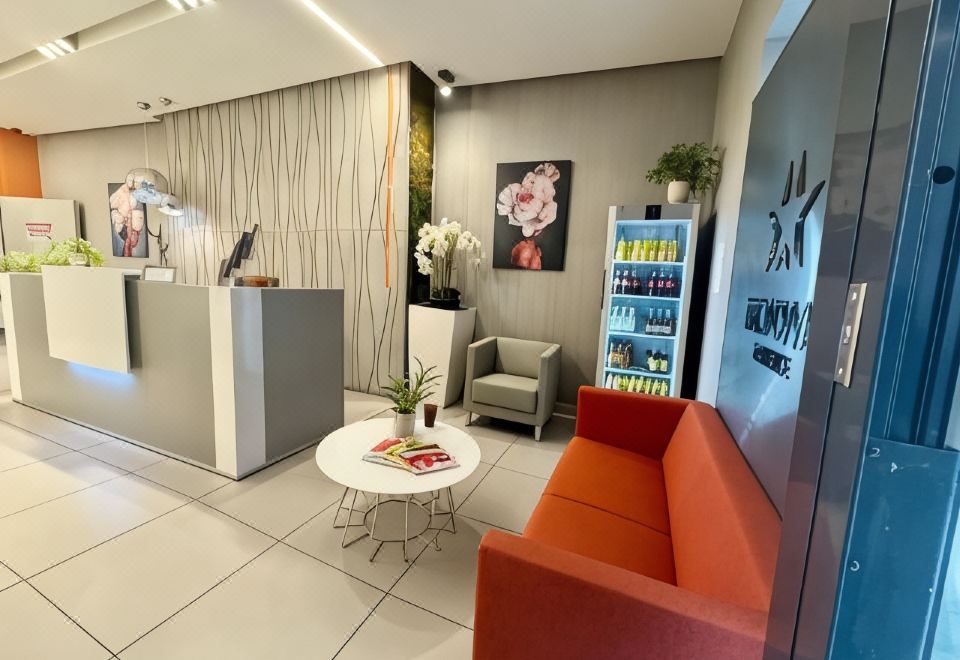 SWU 브로드웨이의 넓고 깨끗한 주방 및 거실 이미지