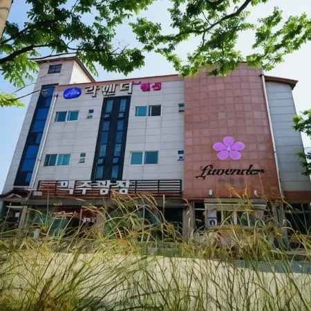 Buan Lavender Pension Отели рядом с достопримечательностью «Аквапарк Byeonsan Aqua World»