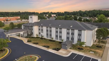 Spark by Hilton Fredericksburg Southpoint, VA