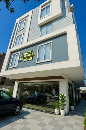 Hotel Mumbai House-Lig Behind Chl Hospital Отели рядом с достопримечательностью «Сакет Гарден»