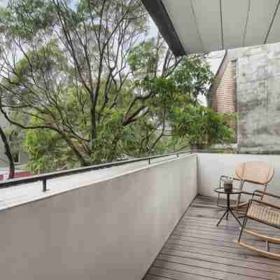 Crown Street Apartments by Urban Rest Others