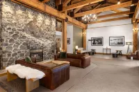 Tantalus Resort Lodge