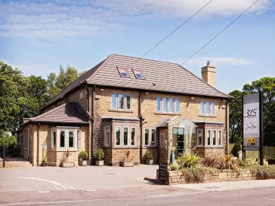 315 Bar & Restaurant Hotels near Emley Moor Transmitting Station