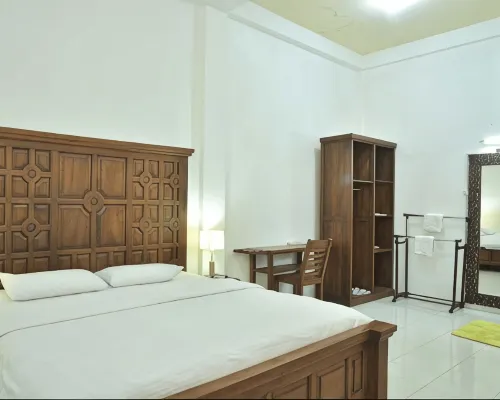 Hotel Family Nur Ξενοδοχεία στην πόλη Sumenep