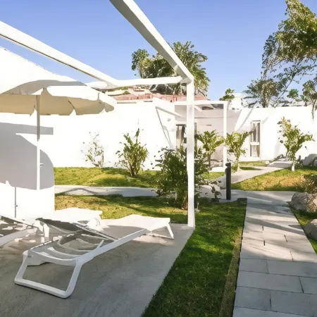 HL Miraflor Suites Hotel