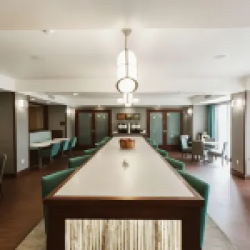 햄프턴 인 비즈마크