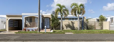 Breathtaking relaxing!! Easy Walk to the Beach,Very Private Pool Setting