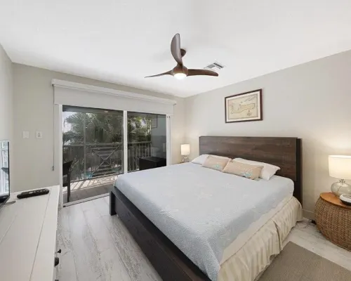 Stunning beachfront condo next to restaurant & a short drive to famous RumPoint Hotels in Rum Point