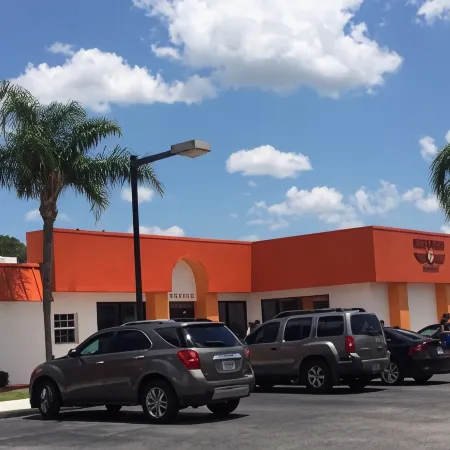 Howard Johnson by Wyndham Winter Haven FL