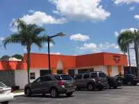 Howard Johnson by Wyndham Winter Haven FL - parking