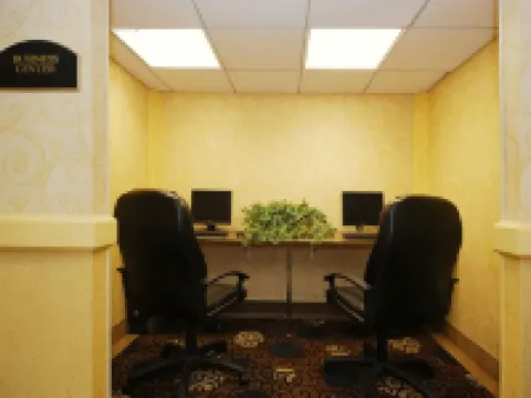 Quality Inn & Suites Hotels in Bensalem