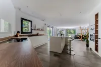 New Luxury Villa with Pool for Rent by the Week in Castelnau-le-Lez