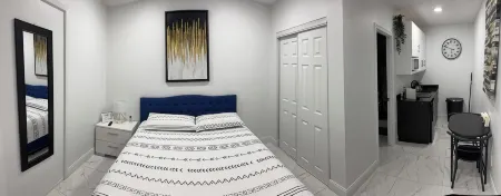 Chic studio with WiFi and AC in cool Tampa Отели в г. Ситрэс-Парк