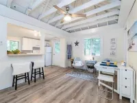 cozy balm beach cottage rental Tiny住宿飯店