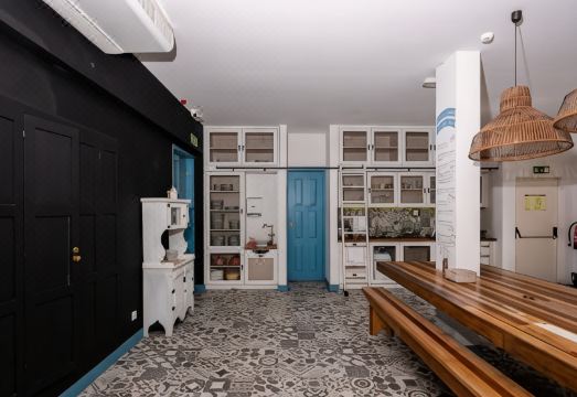 데스 아트 호스텔 앤드 스위트