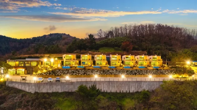 Uljin Beatrice Pool Villa