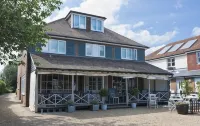 The Beach House - Baarit